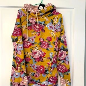 Ampersand Avenue hoodie, NWT size Medium